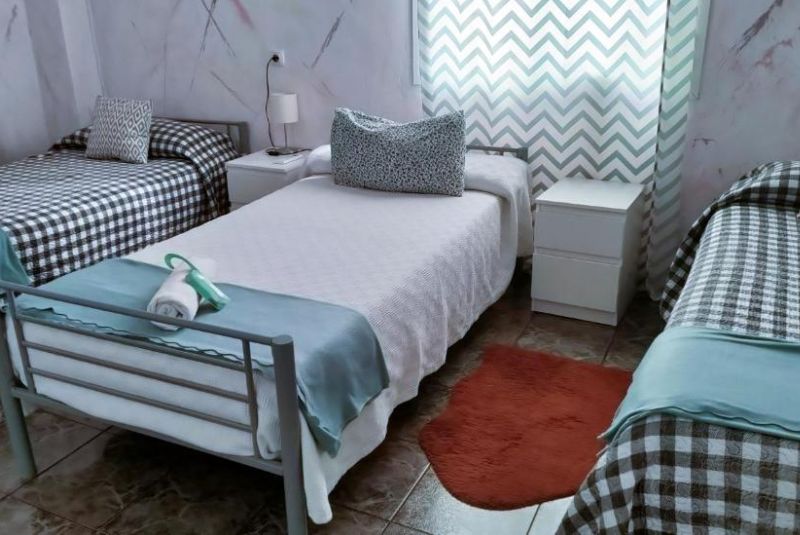 Habitación Triple Básica con baño compartido